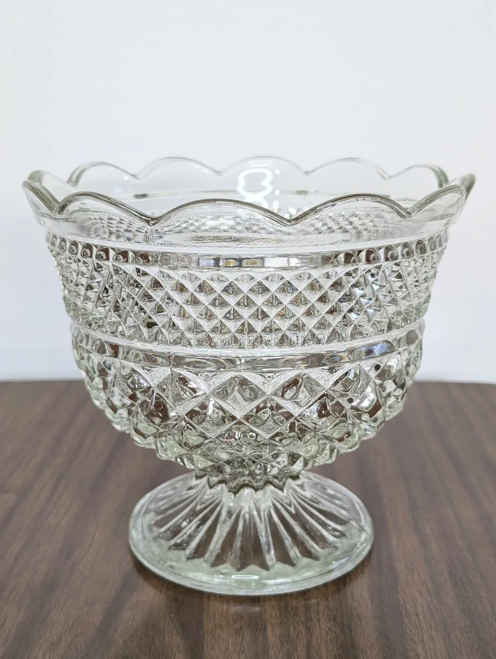 Vintage Anchor Hocking Wexford Pattern Footed Glass Salad Or Parfait Bowl - Picture 1 of 8
